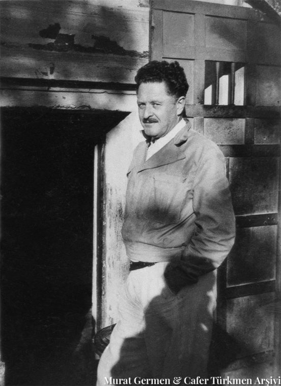 Nâzım Hikmet özgür kaldıktan sonra İstanbul'da. 1950